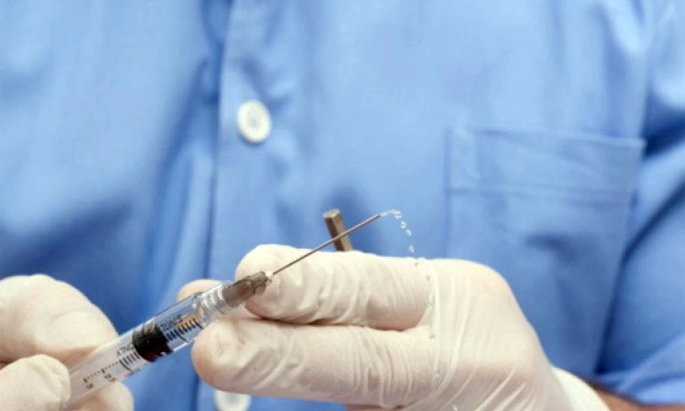 “Επικίνδυνοι οι εμβολιασμοί στα φαρμακεία χωρίς ιατρική επίβλεψη” – Επιμένουν οι γιατροί